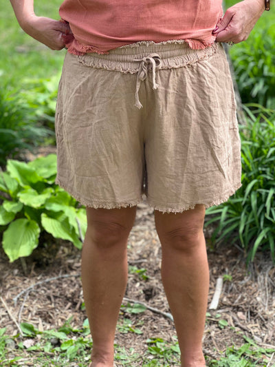 Khaki comfy shorts with pockets